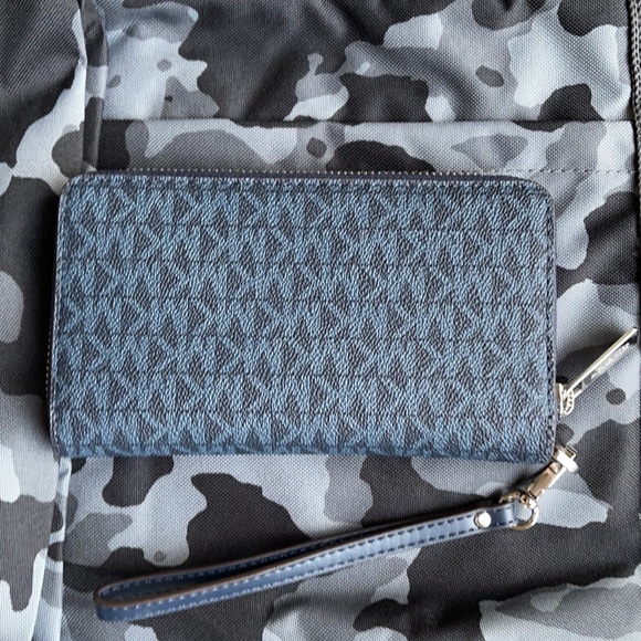 Michael Kors Jet Set Travel Lg Flat Multifunctional Phone Case-Wristlet-Wallet - Picture 8 of 16